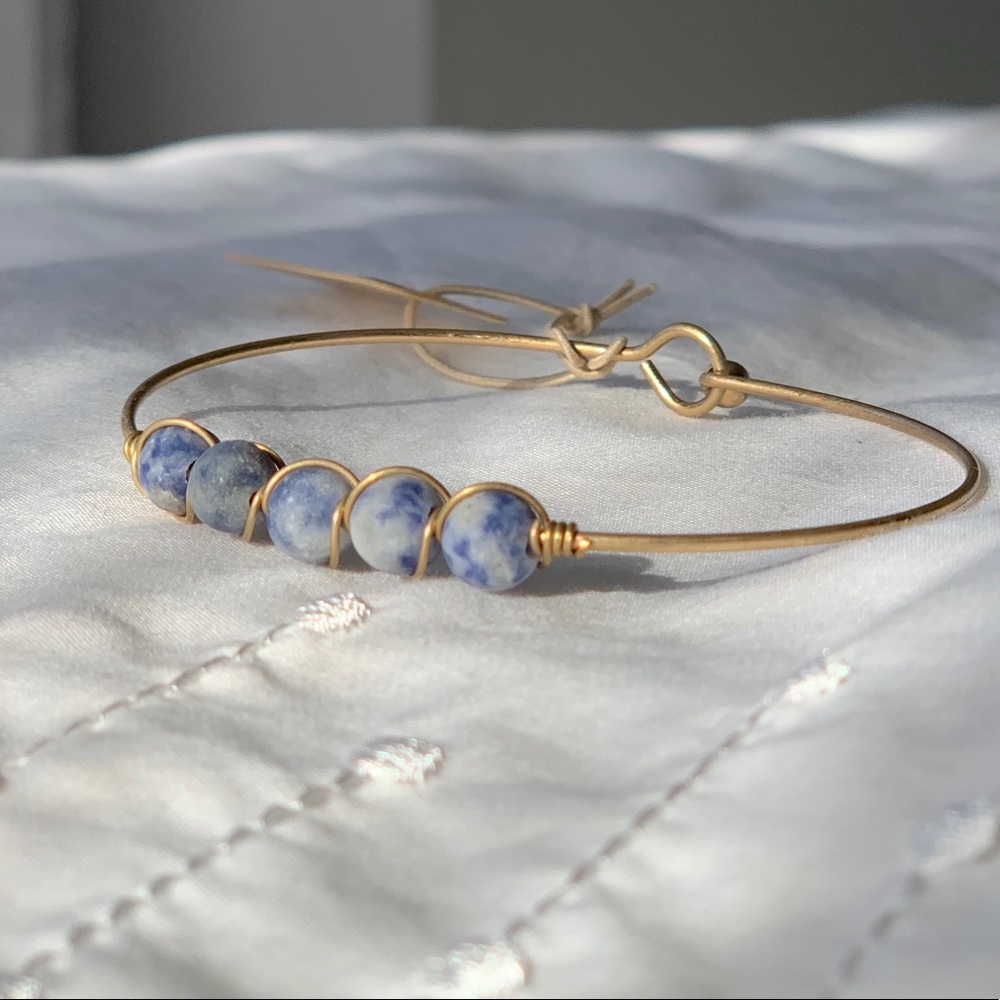 Natural‎ stone wire bracelet